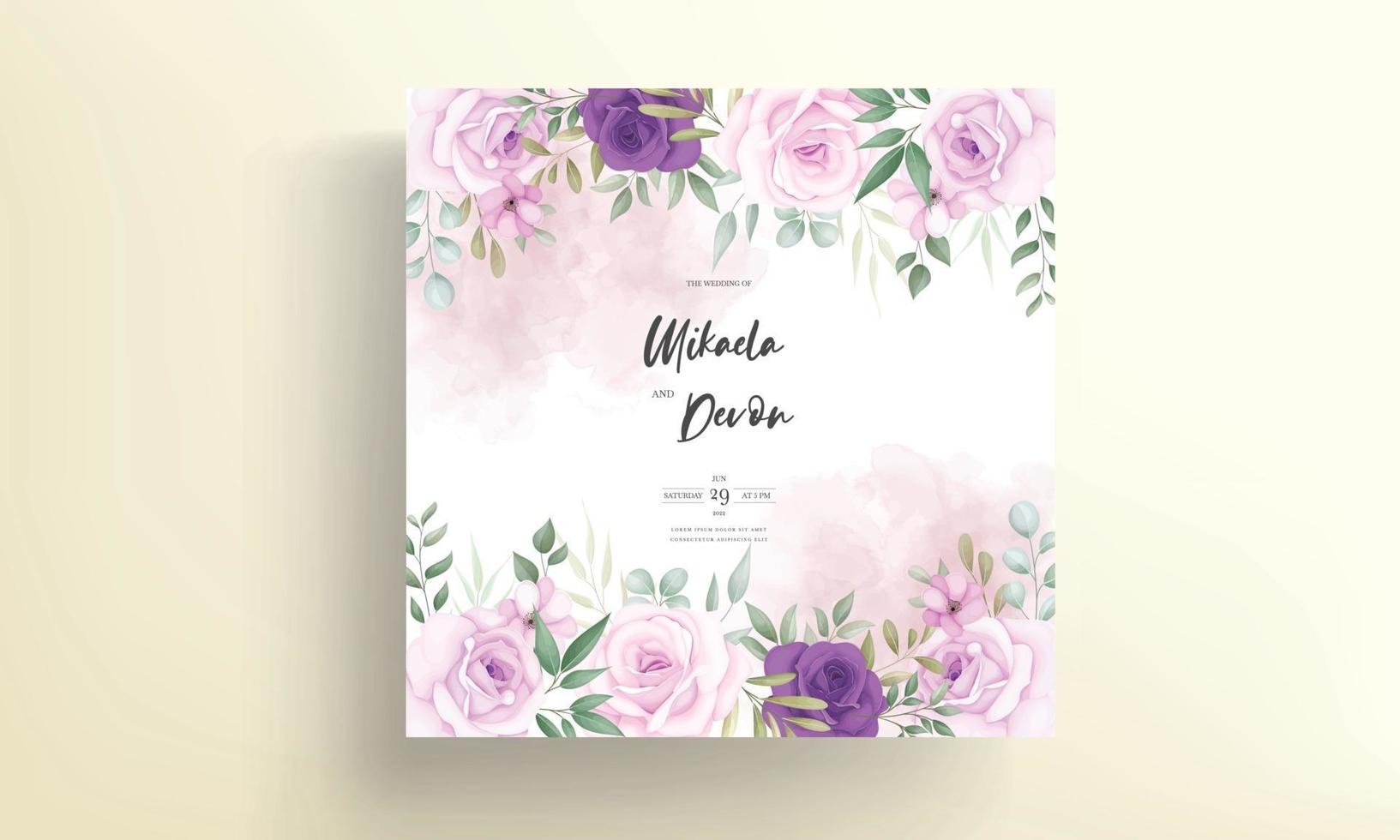 cartão de convite de casamento elegante com belas decorações florais vetor