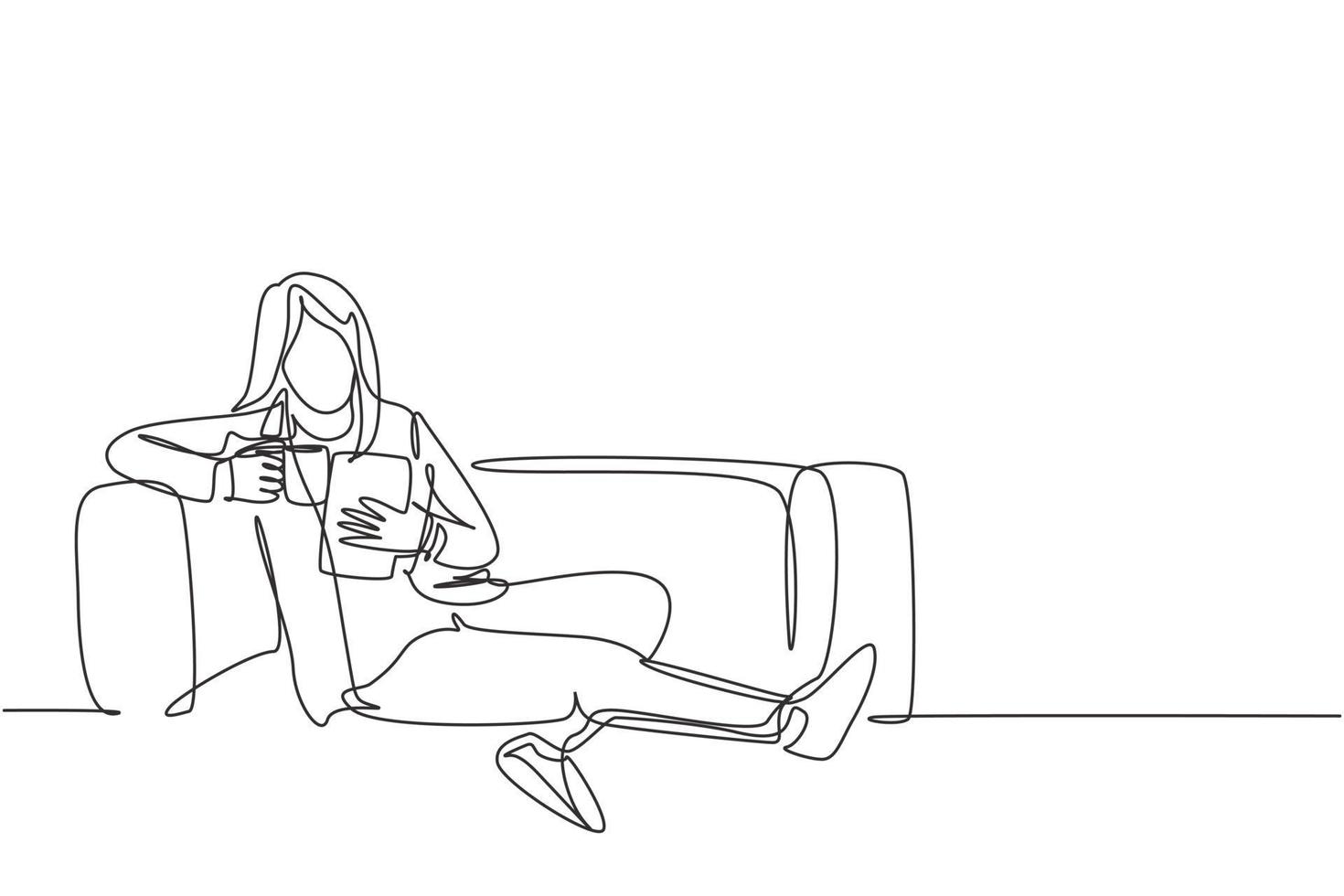 um desenho de linha contínua da jovem empresária deitada no sofá enquanto lê um livro e segura uma xícara de café. bebendo chá conceito linha única desenhar ilustração gráfica do vetor