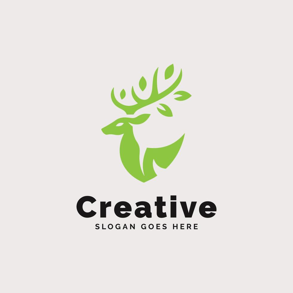 elegante veado cabeça logotipo com folha galhadas representando criatividade e natureza vetor