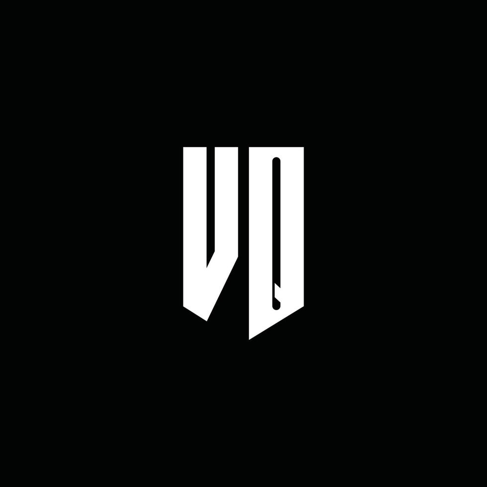 Monograma do logotipo vq com estilo do emblema isolado em fundo preto vetor