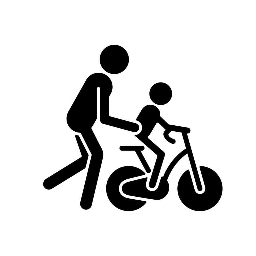 aprendendo a andar de bicicleta ícone de glifo preto. desenvolver habilidades de ciclismo infantil. tempo divertido de união familiar. aumentando a coordenação infantil. símbolo da silhueta no espaço em branco. ilustração isolada do vetor