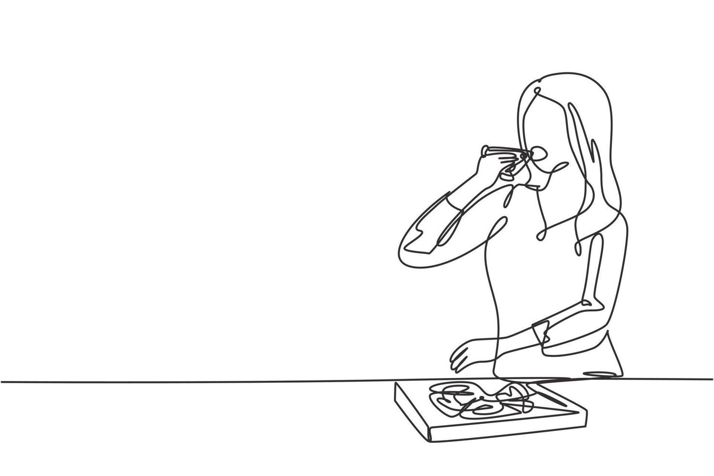 único desenho de linha jovem mulher comendo espaguete refeição com garfo. feliz e aproveite o almoço no restaurante. comida deliciosa e saudável. ilustração em vetor gráfico design moderno linha contínua
