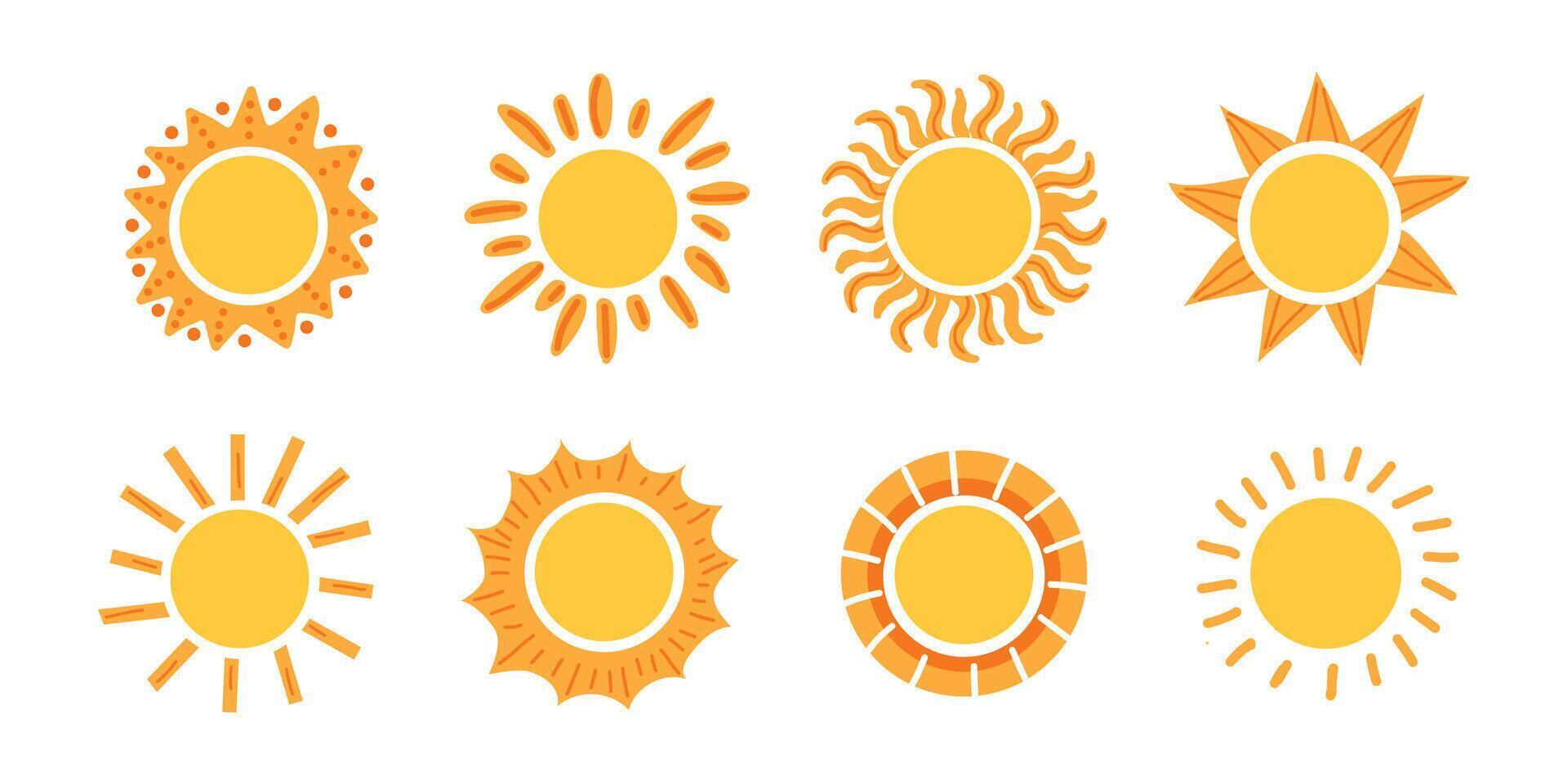 Sol com diferente raios. coleção. verão tema. ensolarado grampo arte gráficos dentro desenhado à mão estilo. isolado fundo. vetor