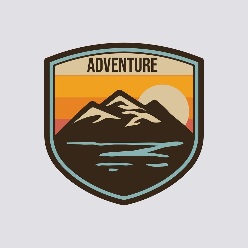 logotipo retro da aventura vetor