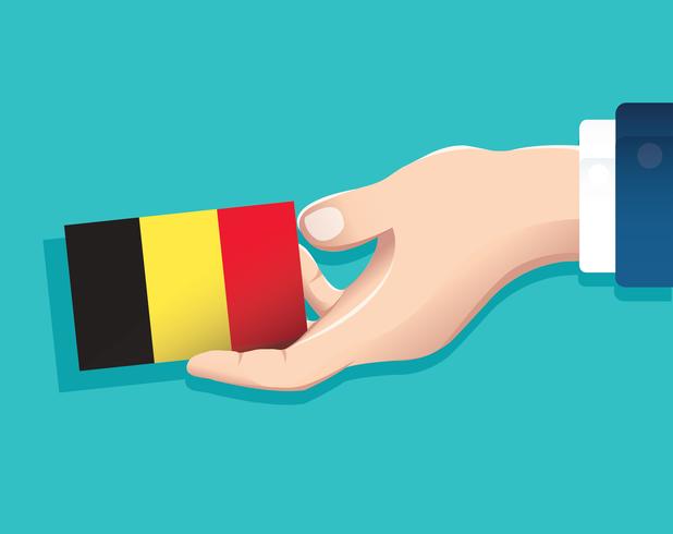 mão segurando o cartão de bandeira de Bélgica com fundo azul. vetor