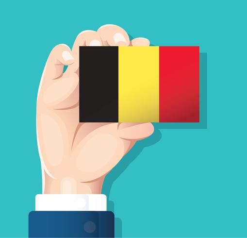 mão segurando o cartão de bandeira da Bélgica com fundo azul vetor