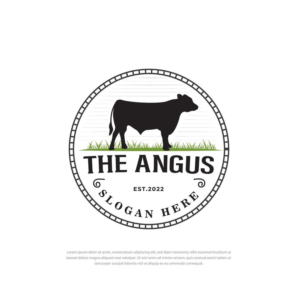 logotipo de animal de vaca angus preto na grama, inspiração de design de logotipo de carne de vaca vintage de vetor