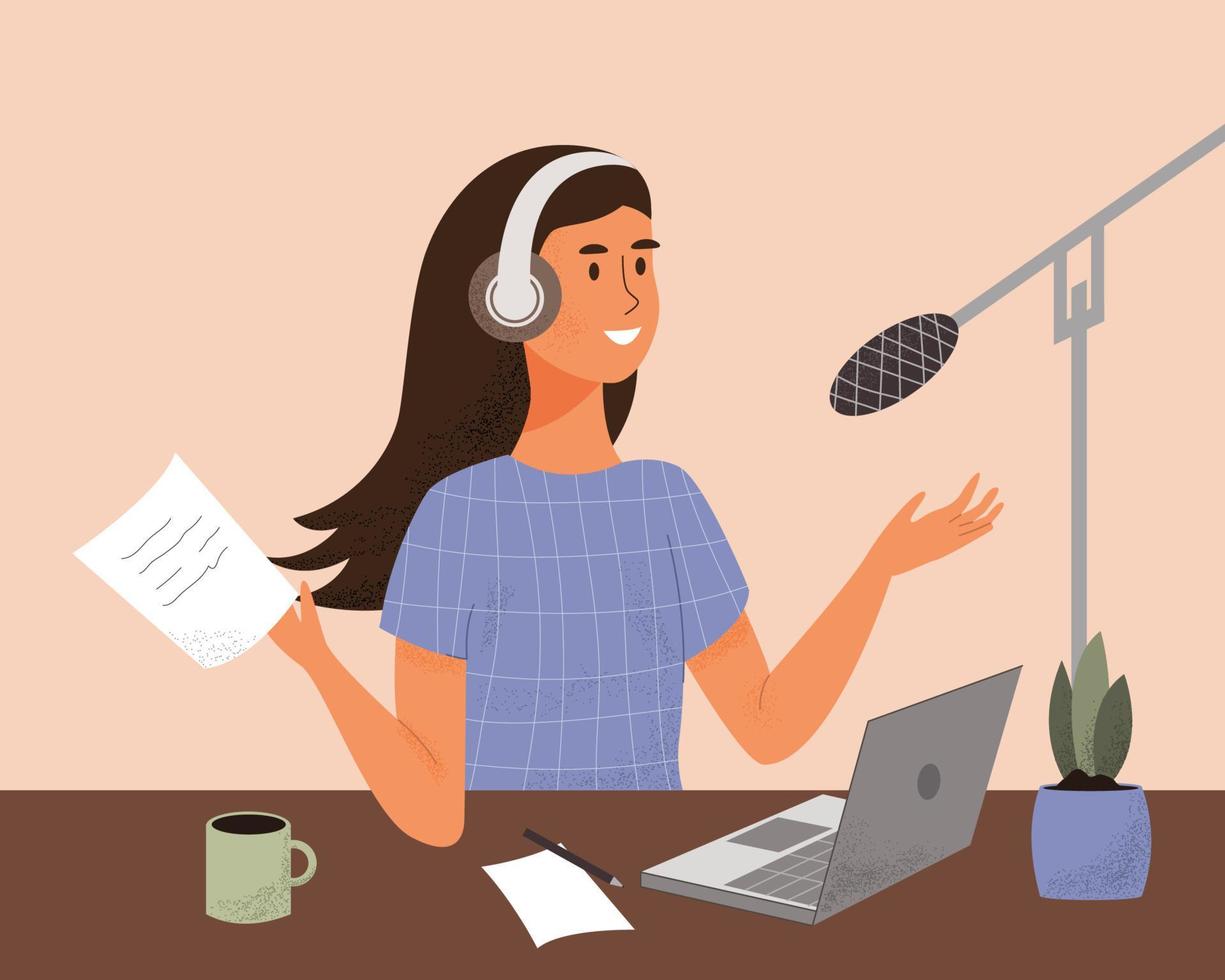 mulher com fones de ouvido está gravando um podcast. blogueira bonita, podcaster, personagem de desenho animado de apresentador de rádio. podcast, gravação de áudio online, transmissão ao vivo em estúdio. ilustração vetorial plana vetor