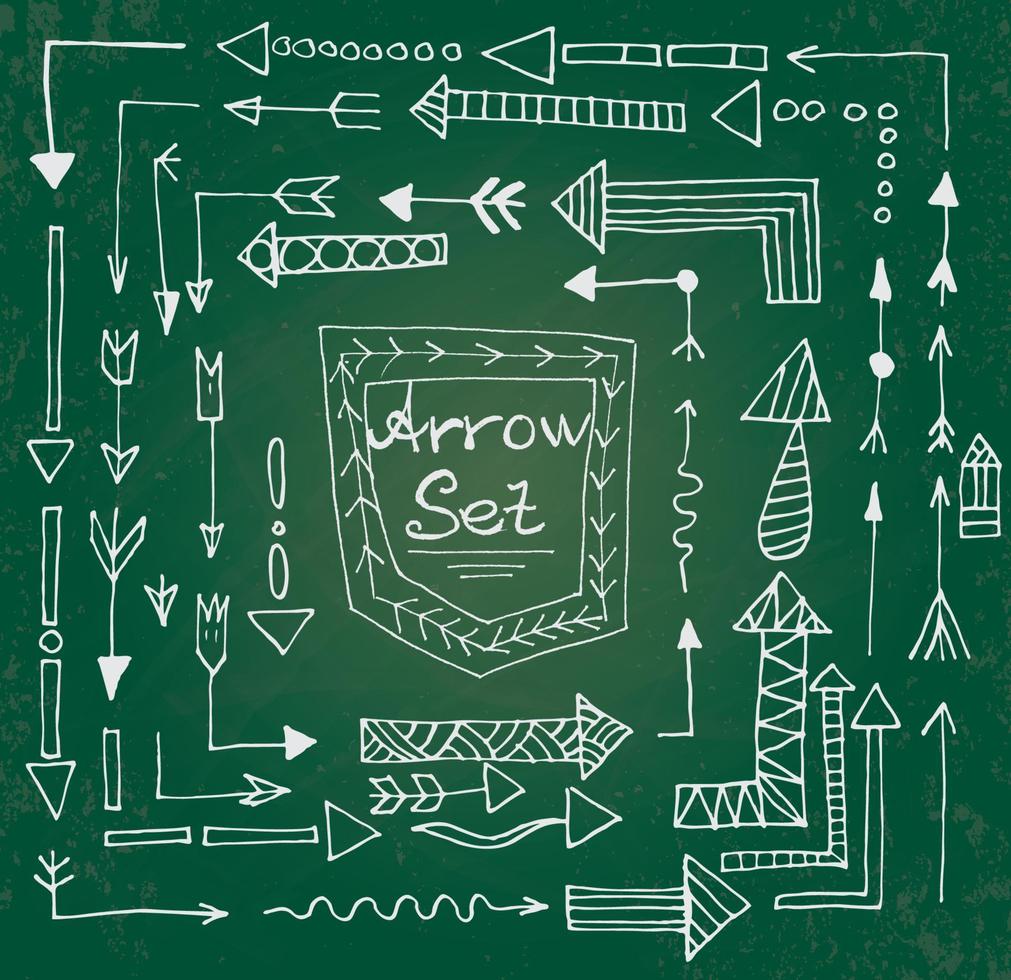 ícones de seta desenhados à mão definidos no quadro de giz verde. vetor