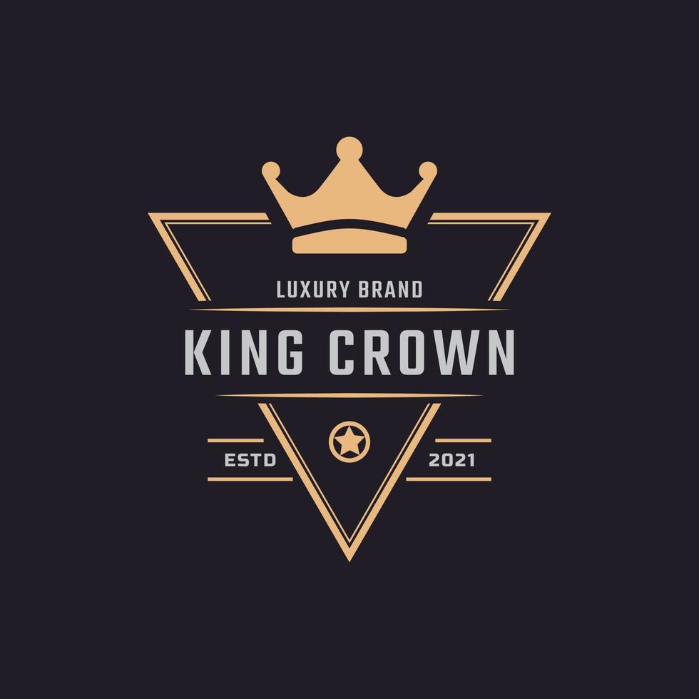 distintivo de rótulo retrô vintage clássico para inspiração de design de logotipo real de coroa de rei dourado de luxo vetor