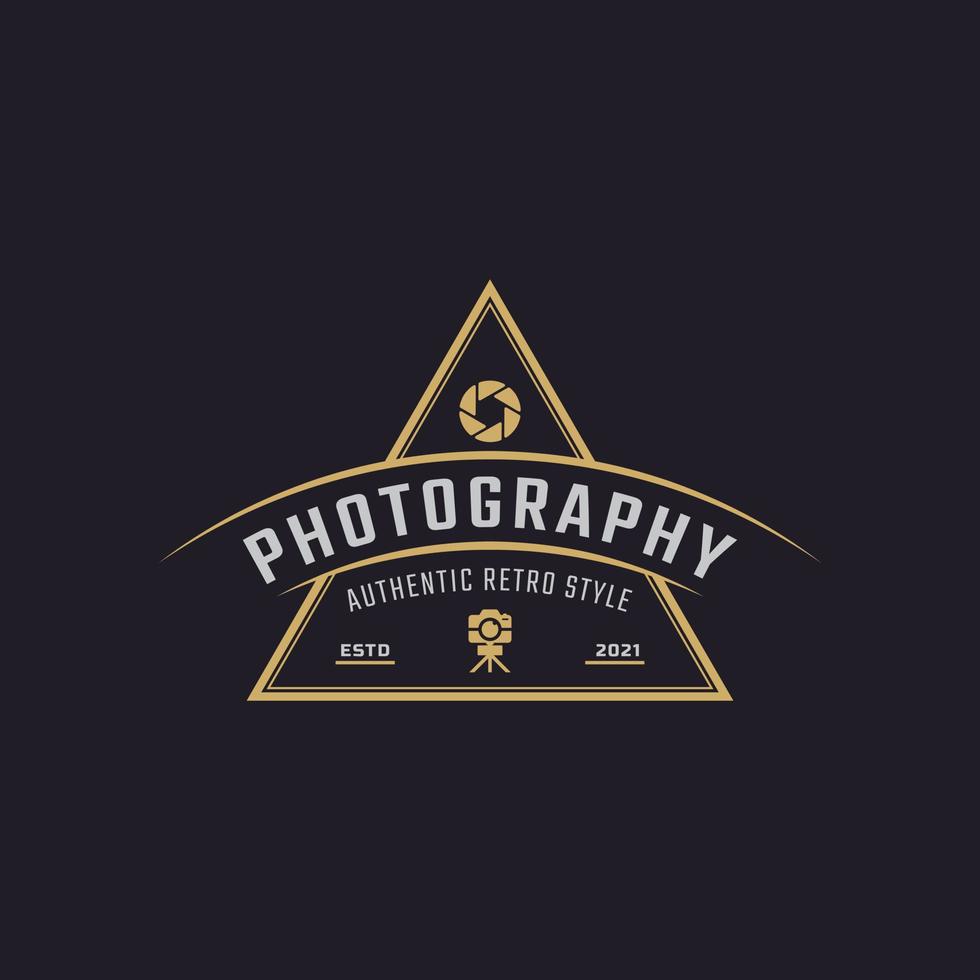 distintivo de rótulo retro vintage clássico para logotipo de fotografia com inspiração de design de símbolo de câmera vetor