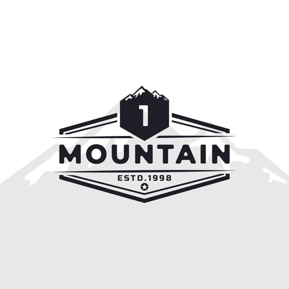 logotipo de tipografia de montanha número 1 emblema vintage para expedição de aventura ao ar livre, camisa de silhueta de montanhas, elemento de modelo de design de carimbo de impressão vetor