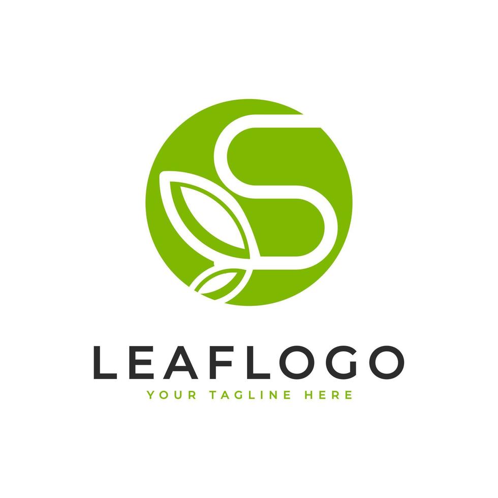 logotipo criativo da letra inicial s. estilo linear de forma de círculo ligado ao símbolo de folha verde. utilizável para logotipos de negócios, saúde, natureza e fazenda. elemento de modelo de idéias de design de logotipo de vetor plano. eps10