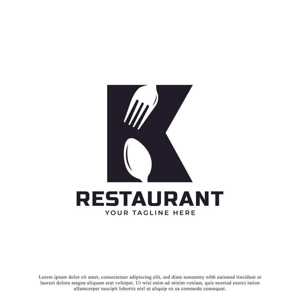 logotipo do restaurante. letra inicial k com garfo de colher para modelo de design de ícone de logotipo de restaurante vetor