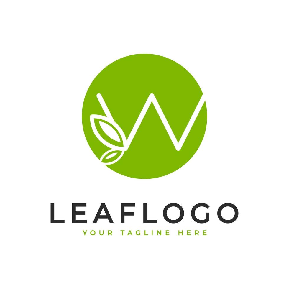 logotipo criativo da letra inicial w. estilo linear de forma de círculo ligado ao símbolo de folha verde. utilizável para logotipos de negócios, saúde, natureza e fazenda. elemento de modelo de idéias de design de logotipo de vetor plano. eps10