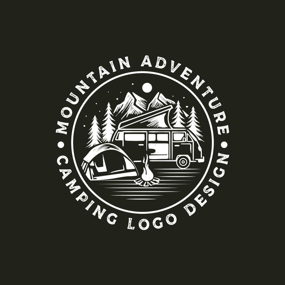 logotipo de acampamento noturno desenhado à mão e modelo de crachá vetor