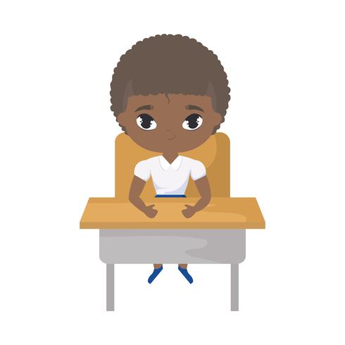 pequeno estudante menino afro sentado na mesa da escola vetor