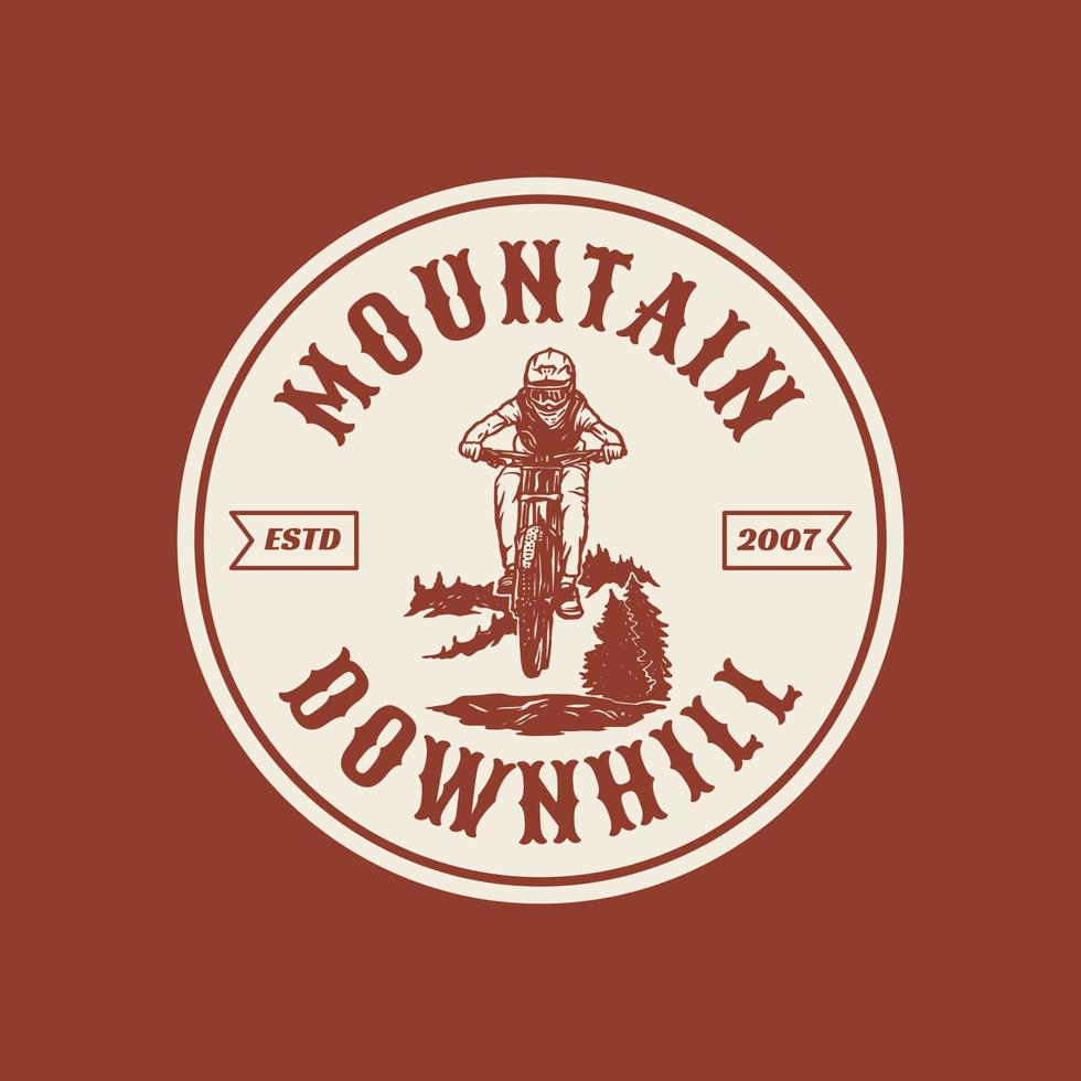 distintivo de rótulo de logotipo de bicicleta de montanha de aventura em declive desenhado à mão vetor