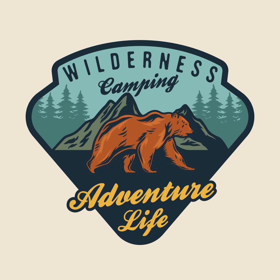 distintivo de acampamento de aventura de urso selvagem com cena natural vetor