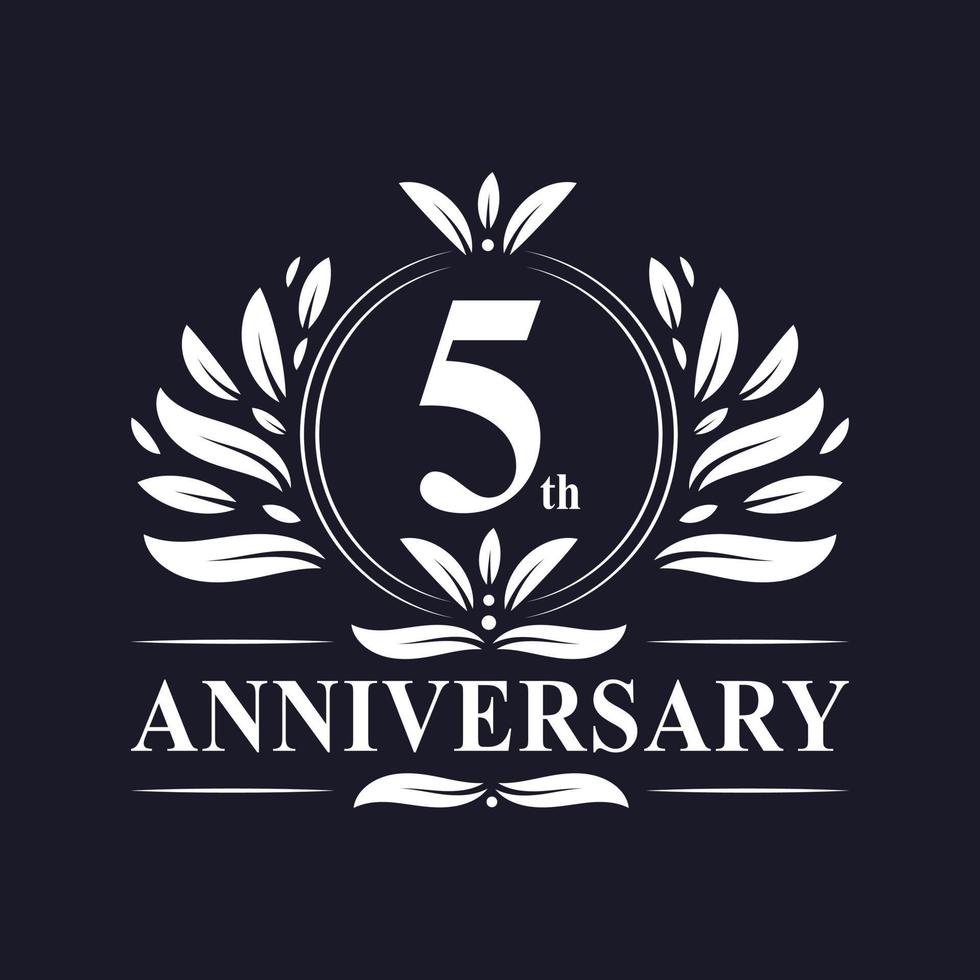 logotipo de aniversário de 5 anos, celebração luxuosa do design do 5º aniversário. vetor