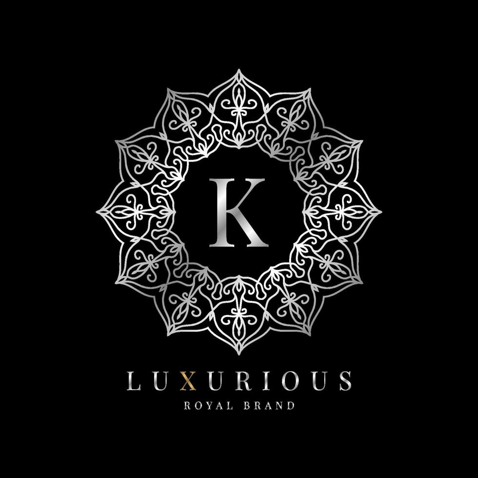 letra k modelo de logotipo de alfabeto redondo de luxo mandala vetorial para marca premium, identidade de marca pessoal, boutique, spa, casamento, vestido, maquiador e cosmético vetor