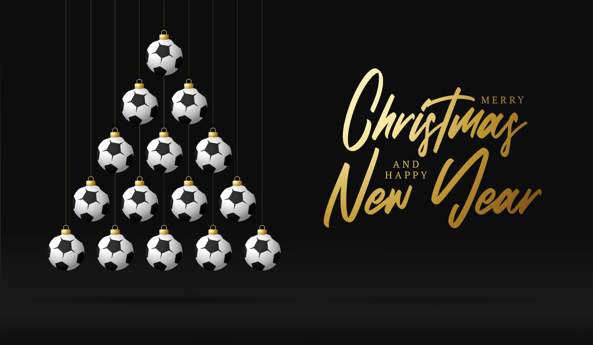 árvore de bugiganga de cartão de Natal e ano novo de futebol. árvore de  Natal criativa feita por bola de futebol em fundo preto para a celebração  do Natal e ano novo.