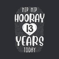 hip hip hooray 13 anos hoje, letras de evento de aniversário de aniversário para convite, cartão de felicitações e modelo. vetor