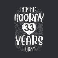 hip hip hooray 33 anos hoje, letras de evento de aniversário de aniversário para convite, cartão de felicitações e modelo. vetor
