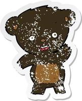 adesivo retrô angustiado de um desenho animado acenando com urso preto vetor