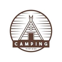 logotipo retrô de acampamento e aventura ao ar livre vetor