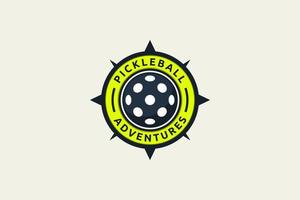 logotipo de aventura de pickleball com uma combinação de bola e bússola vetor