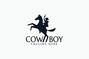logotipo printcowboy com um homem andando a cavalo carregando uma arma.