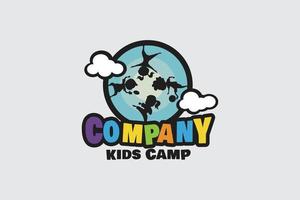 logotipo do acampamento infantil para qualquer negócio, especialmente para playground, eventos infantis, eventos de férias, jardim de infância, etc. vetor