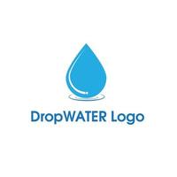 logotipo de água de gota azul com fundo branco isolado vetor