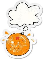 laranja de desenho animado e balão de pensamento como um adesivo desgastado vetor