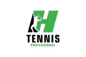 letra h com design de logotipo de silhueta de jogador de tênis. elementos de modelo de design vetorial para equipe esportiva ou identidade corporativa. vetor