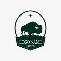logotipo de silhueta de bisão. bison buffalo logo distintivo emblema sinal isolado. logotipo animal de luxo. vetor