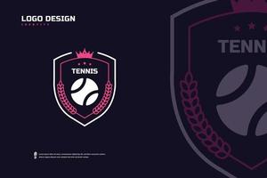 logotipo do distintivo de tênis, identidade da equipe esportiva. modelo de design de torneio de tênis, ilustração vetorial de distintivo de e-sport vetor