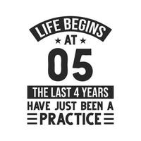 projeto de 5 anos. a vida começa aos 5 anos, os últimos 4 anos foram apenas uma prática vetor
