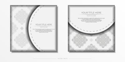 modelo de cartão postal branco cores com padrões indianos. design de convite pronto para impressão com ornamento de mandala. vetor