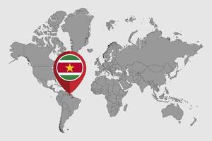 pin mapa com bandeira do suriname no mapa do mundo. ilustração vetorial. vetor