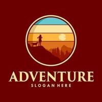 design de logotipo de montanha de garota de aventura vetor