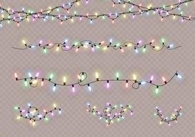 luzes de Natal. linha de vetor com lâmpadas incandescentes. conjunto de guirlanda de natal dourada brilhante levou ilustração de lâmpada de néon. luzes de natal isoladas para cartões, banners, cartazes