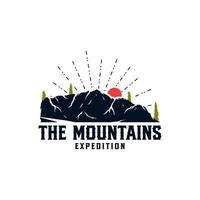 vetor de montanha e logotipo de aventuras ao ar livre