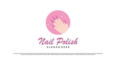 design de logotipo de esmalte para salão de manicure com mãos de mulher e vetor premium de conceito de círculo