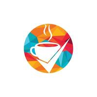 design de logotipo de vetor de verificação de café. xícara de café com uma marca de seleção.