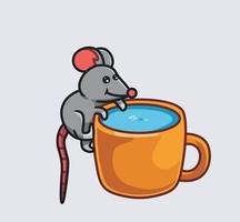 rato bonito com sede e bebida em uma caneca. ilustração de natureza animal dos desenhos animados isolado. estilo plano adequado para vetor de logotipo premium de design de ícone de adesivo. personagem mascote