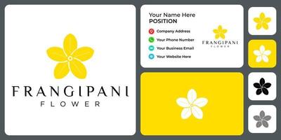 design de logotipo de flor frangipani com modelo de cartão de visita. vetor