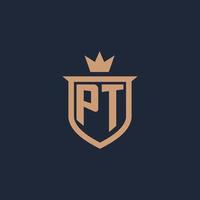 pt logotipo inicial do monograma com estilo de escudo e coroa vetor