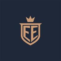 ee logotipo inicial do monograma com estilo de escudo e coroa vetor